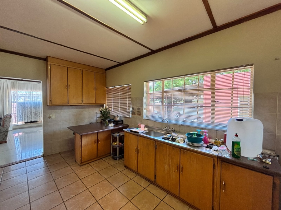 5 Bedroom Property for Sale in Adamayview North West
